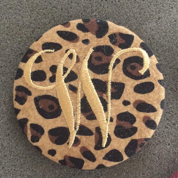 Four "W" Buttons - Picture 3 of 7